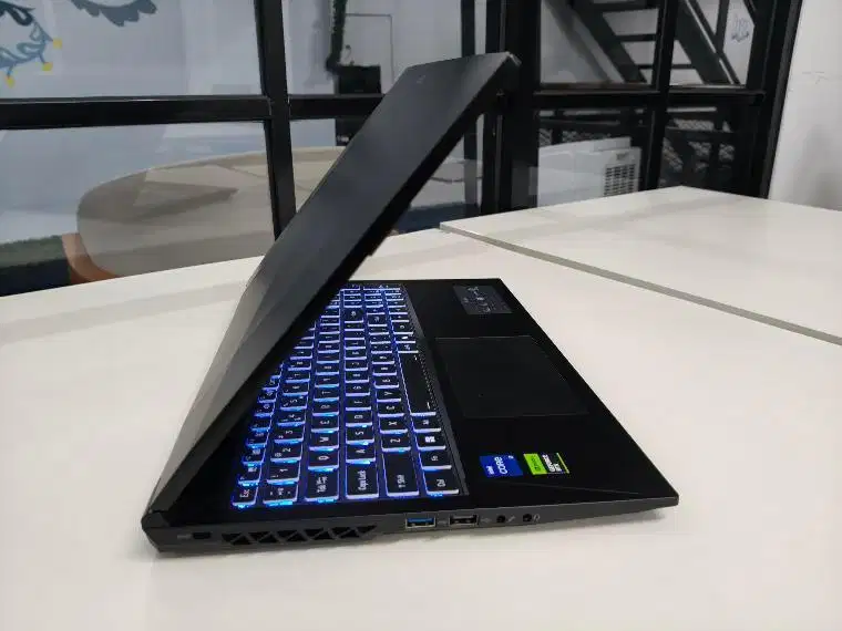 Laptop gaming acer aspire 7 pro
