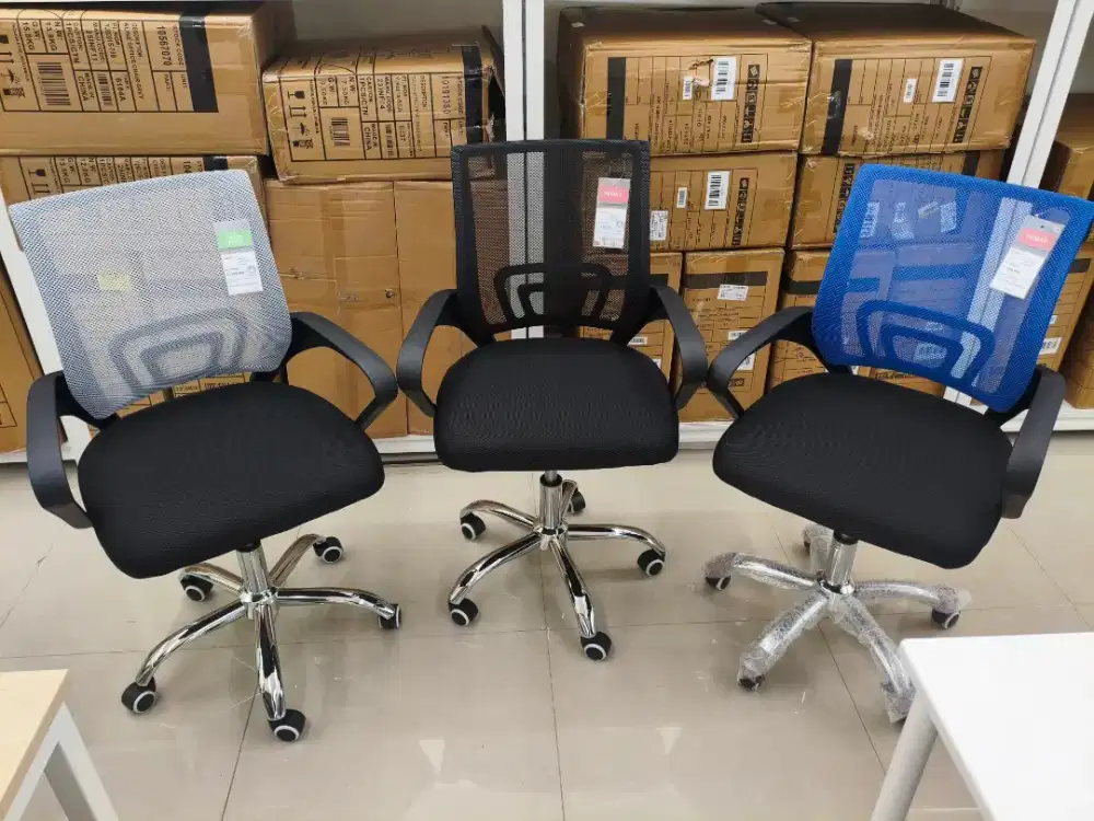 Selma Lyon Kursi Kantor Sandaran Rendah – Hitam