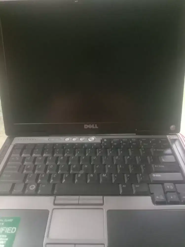 Laptop Dell dalam kondisi Mati Total