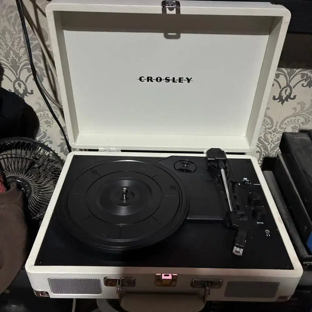 ORIGINAL CROSLEY CR8005G PORTABLE TURNTABLE VINYL PLAYER BLUETOOTH