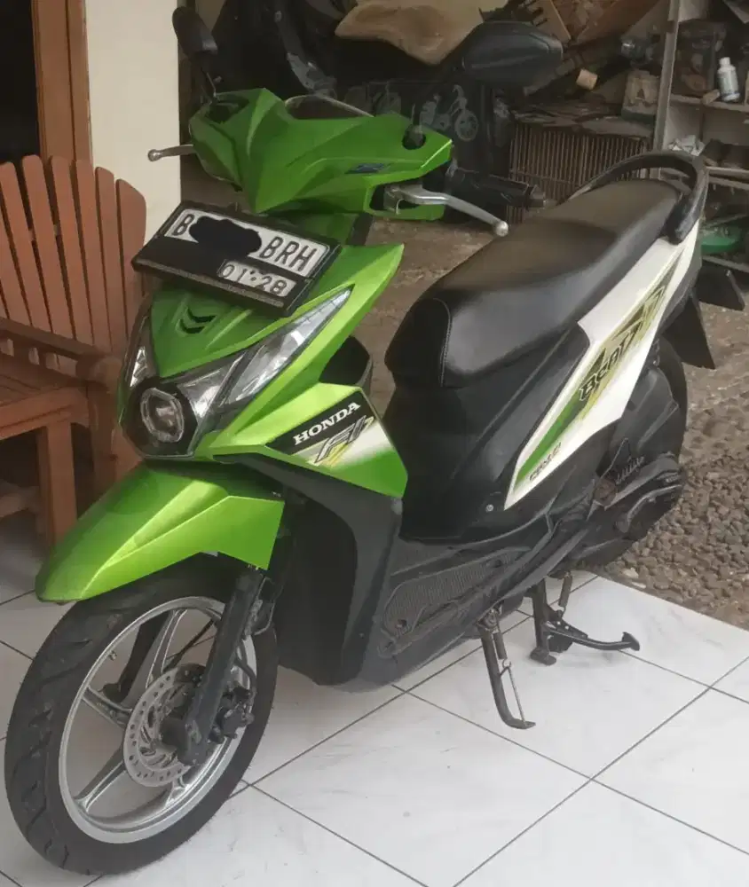 Honda Beat FI (Injeksi) 110cc warna Hijau Putih tahun 2013