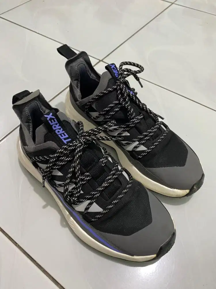 Jual sepatu Adidas terrex hike lacer