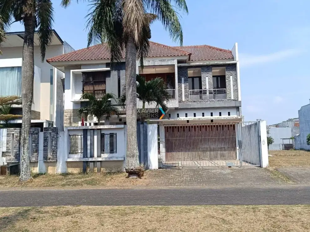 Dijual Rumah Mewah Siap Huni di Boulevard Araya Golf, Malang
