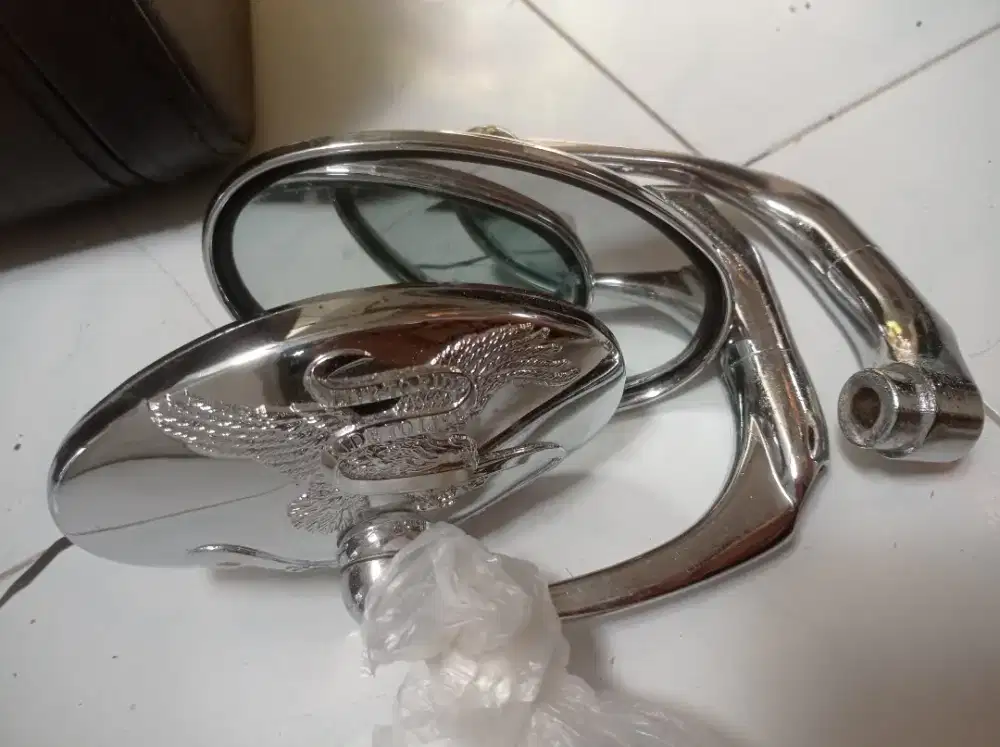 Kaca spion sepeda motor