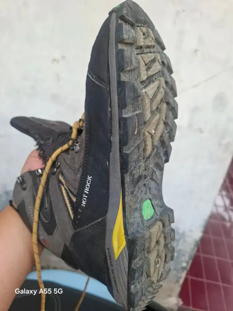 SEPATU KARRIMOR HOT ROCK