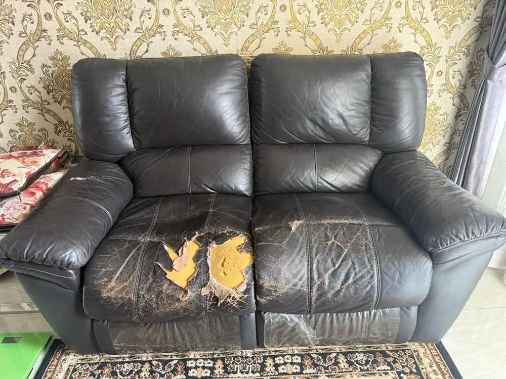 Dijual Sofa bekas kulit rusak