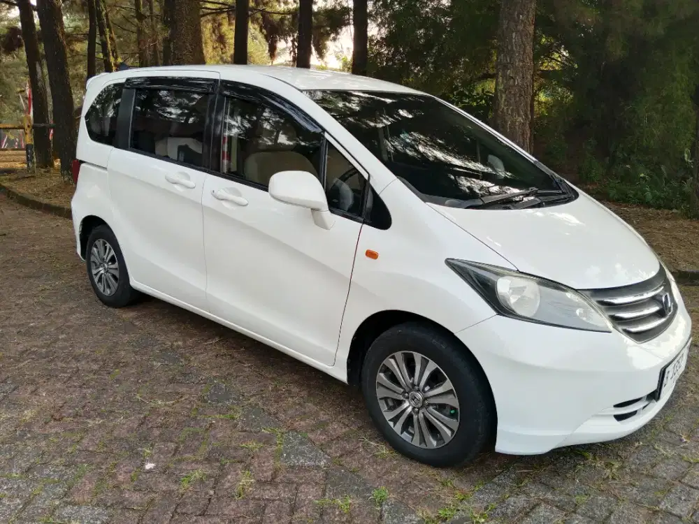 Honda Freed 2010 Bensin