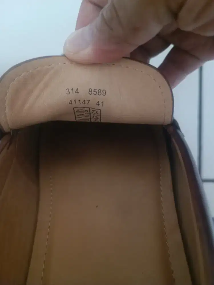 Dijual sepatu second