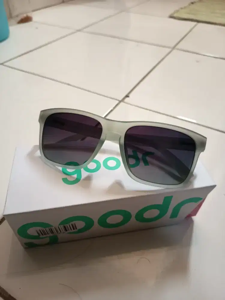 Dijual Kacamata goodr, blm pernah dipakai karena salah warna aja.