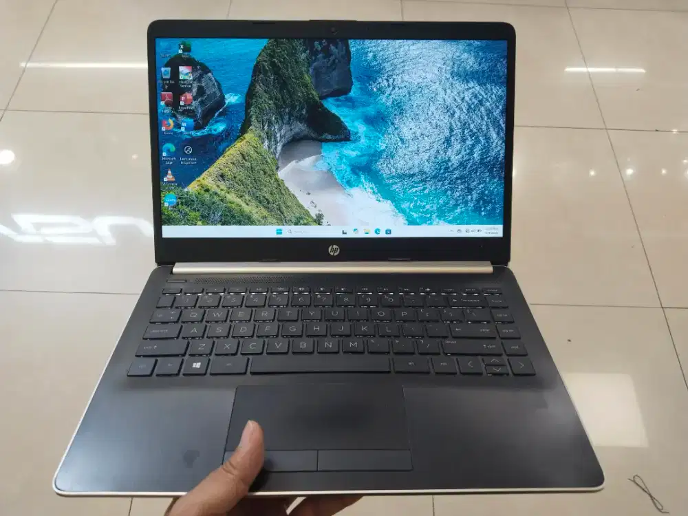 Dijual laptop HP 14s-cf Intel n4020 Ram 8GB SSD 256GB Keybod nyala