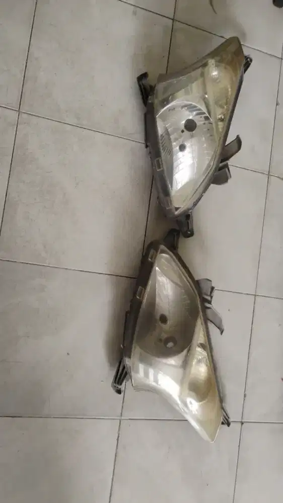 Lampu mobil Avanza bekas