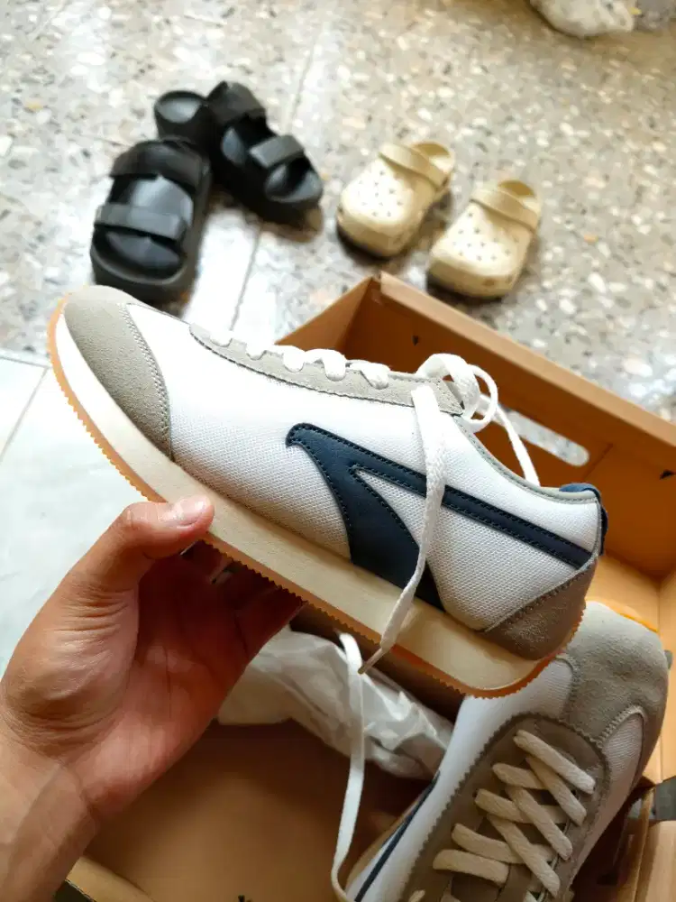 BRODO Tondano Beak White Navy GS (New)