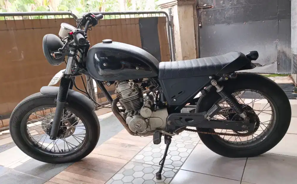 Honda GL Pro Sport 160cc Tahun 2003 Custom – Milik Pribadi