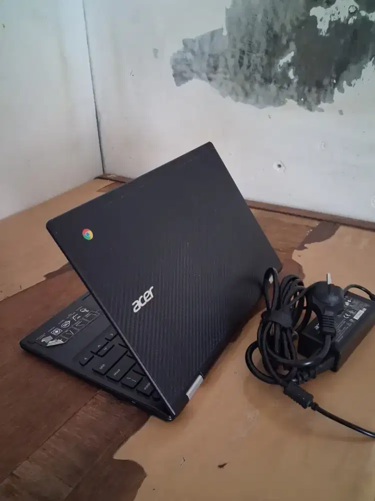 Laptop ACER chrome R11 .inus layar redup terang