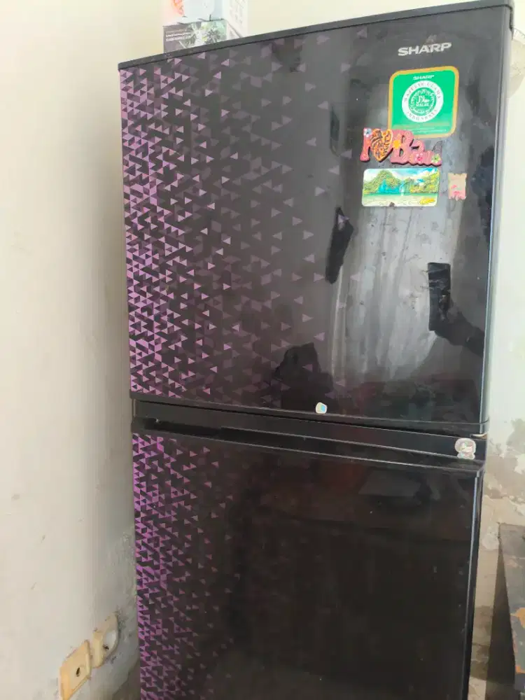 Kulkas 2 pintu, masih berfungsi normal