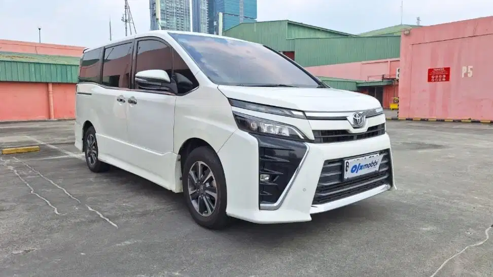 Pajak Panjang - Toyota Voxy 2.0 Bensin-AT 2018