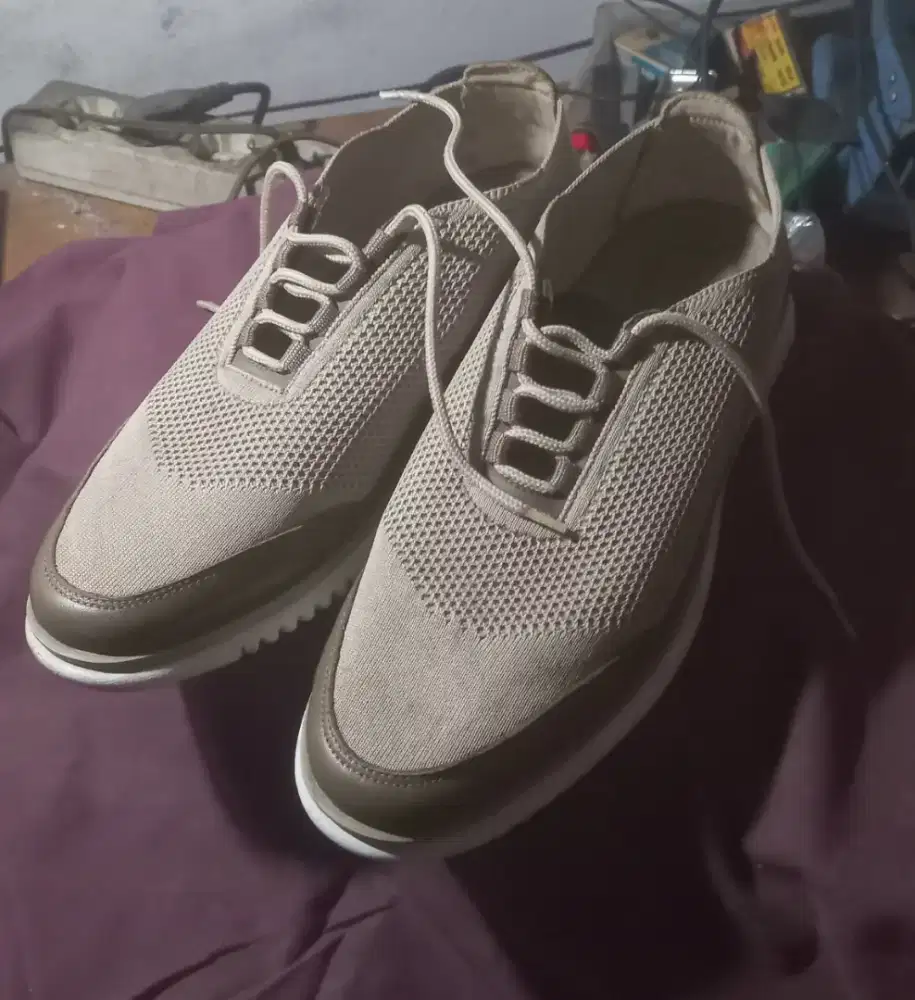 Sepatu casual merk Crocodile no.41 26.5