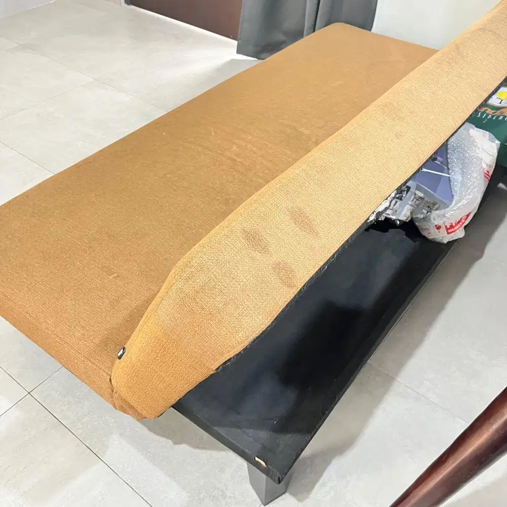 Di jual kursi bekas pakai