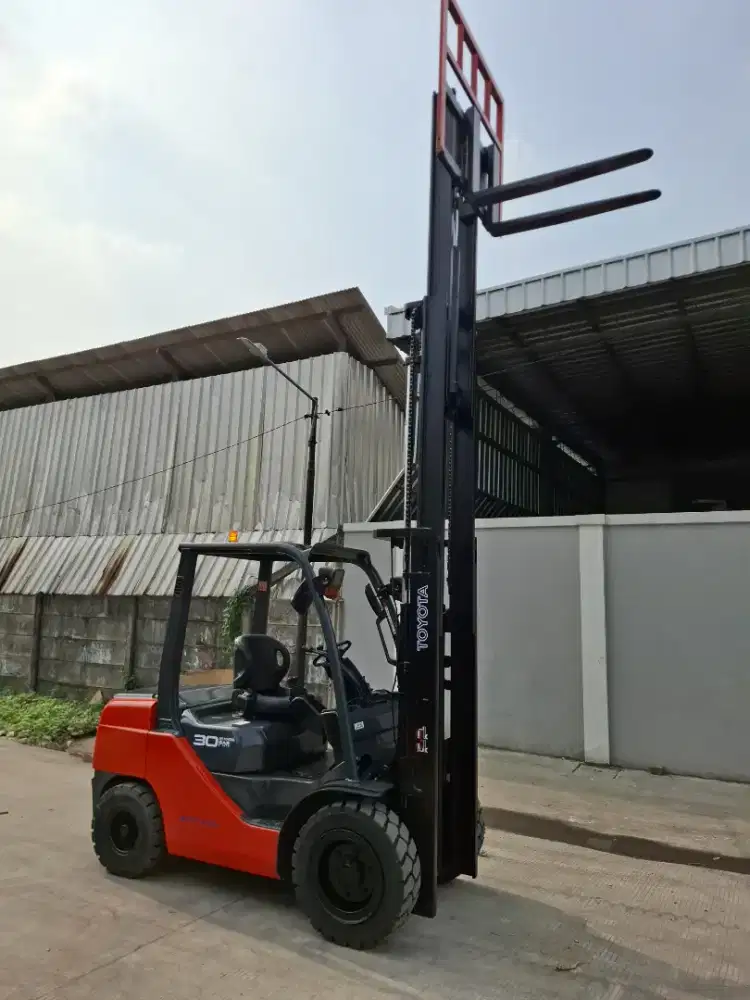 Forklift Toyota 3 Ton,Manual,Threelift 4,7 Meter,8FD30,Tahun 2020