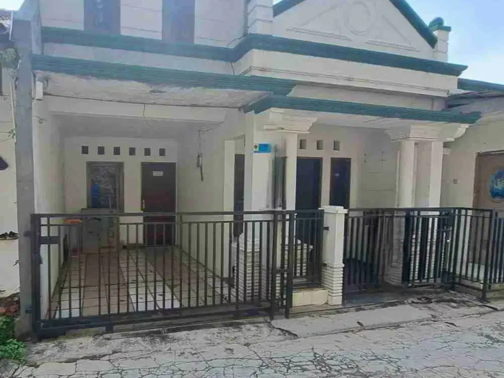 Dijual Cepat Murah rumah di komplek polri dekat Legenda wisata Cibubur