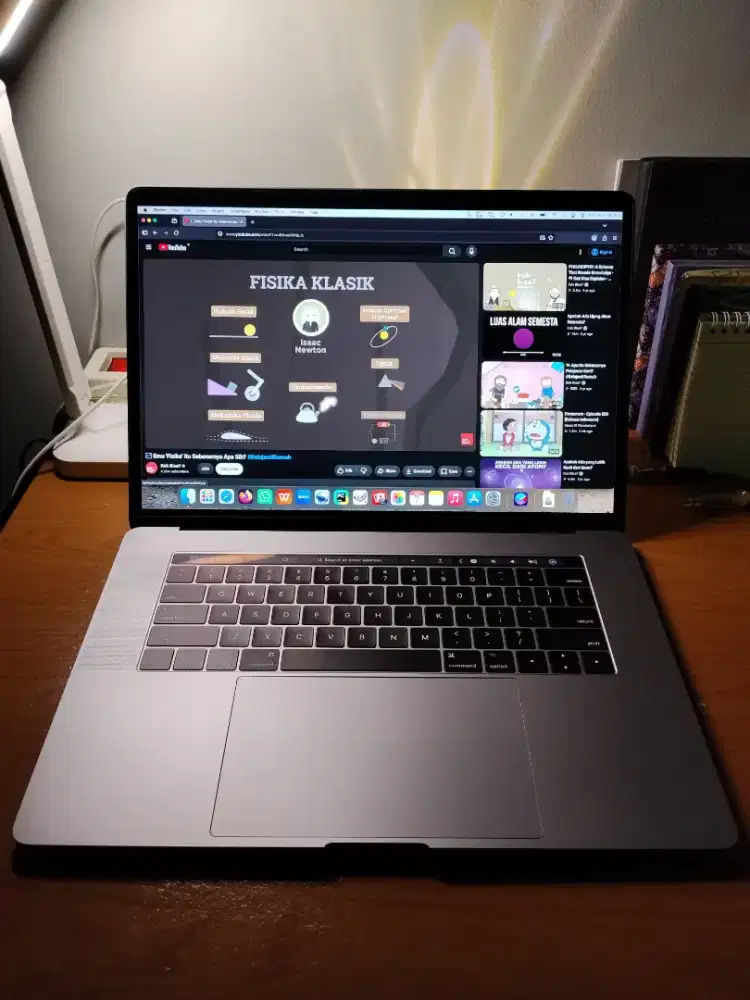 Macbook Pro 2017 i7 16/256 15 Inch TouchBar Space Grey