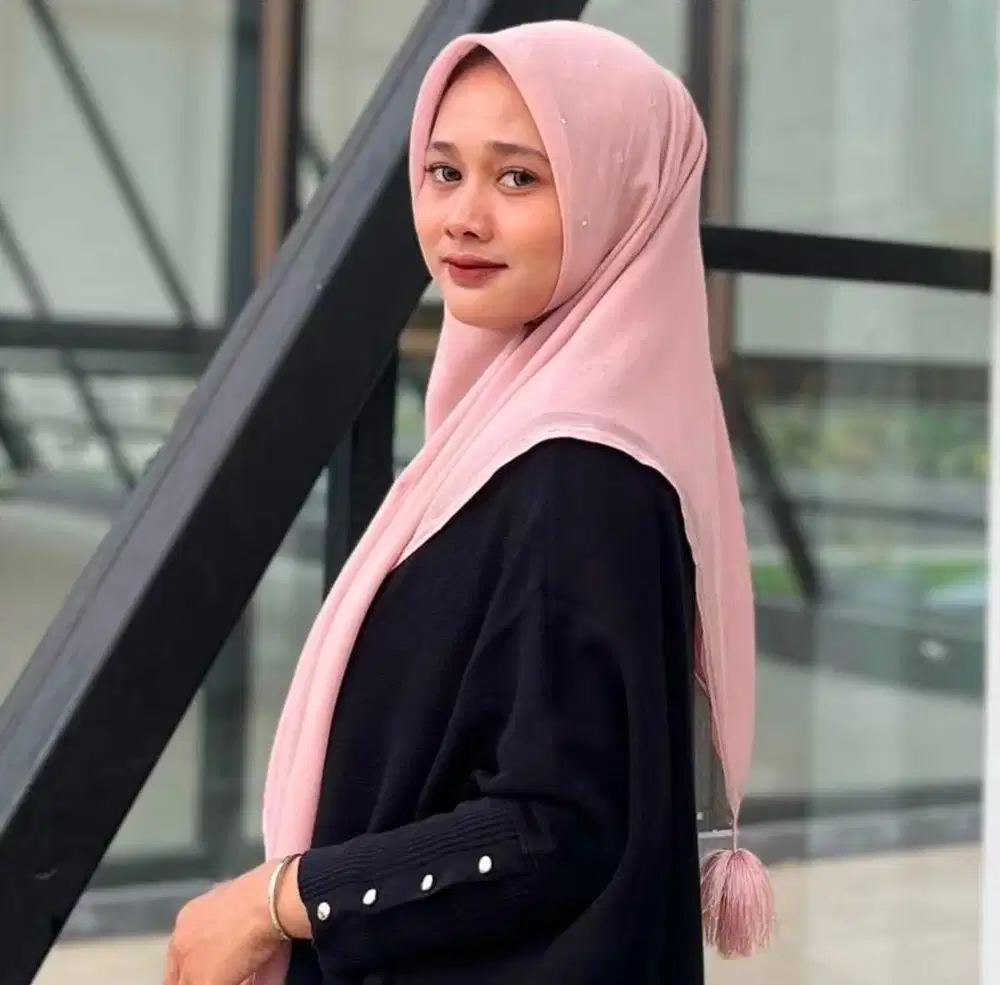 DIBUTUHKAN HOST LIVE TIKTOK SEGERAAAA