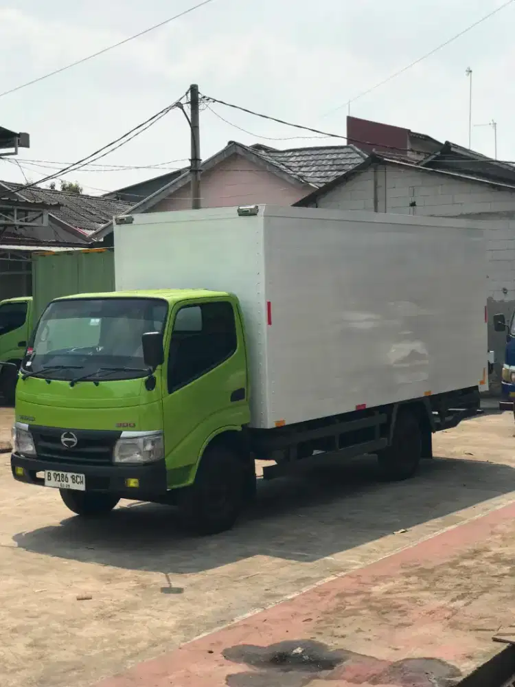 Hino Dutro 110SDL engkel Long box 17 kubik 2018