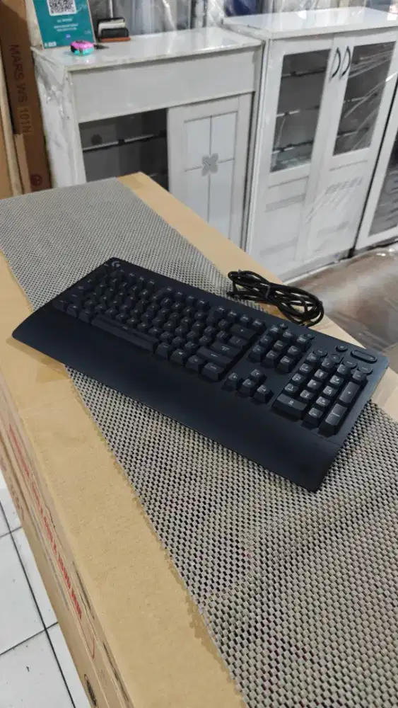 keyboard gaming logitech G213 with RGB light, good condition