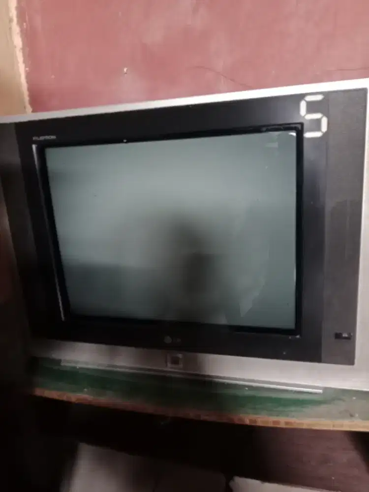 Jual 2 TV 21' tabung samsung ama LG kondisi apa adanya