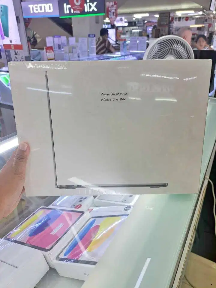 Macbook Air M3 13 Inch 24/512GB SSD Space Gray New Segel Garansi IBox