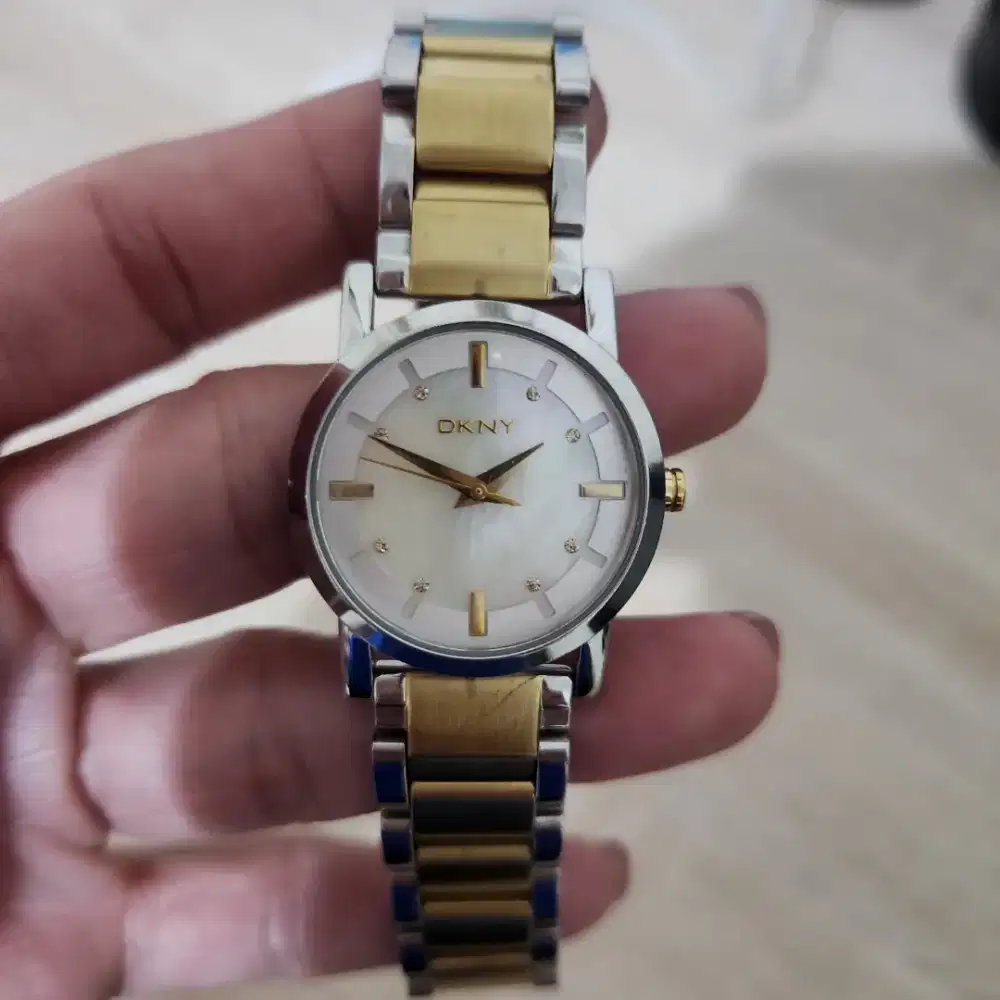 JAM TANGAN WANITA MERK DKNY