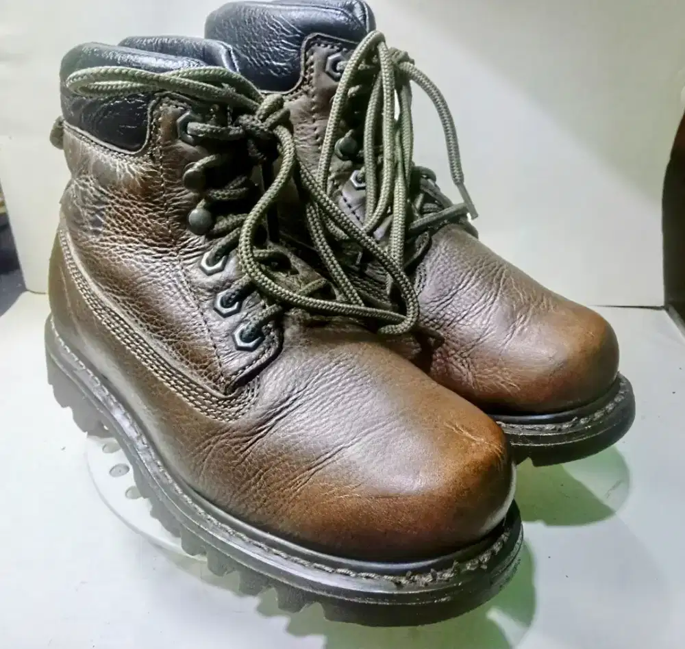 Size 37 - Caterpillar - Sepatu Unisex Casual Kulit Keren Kekinian