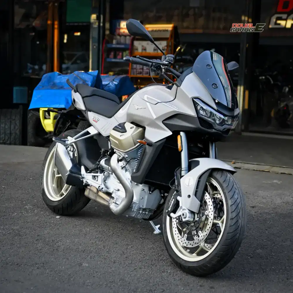 MOTO GUZZI V100  AVIAZIONE NAVALE BRAND NEW