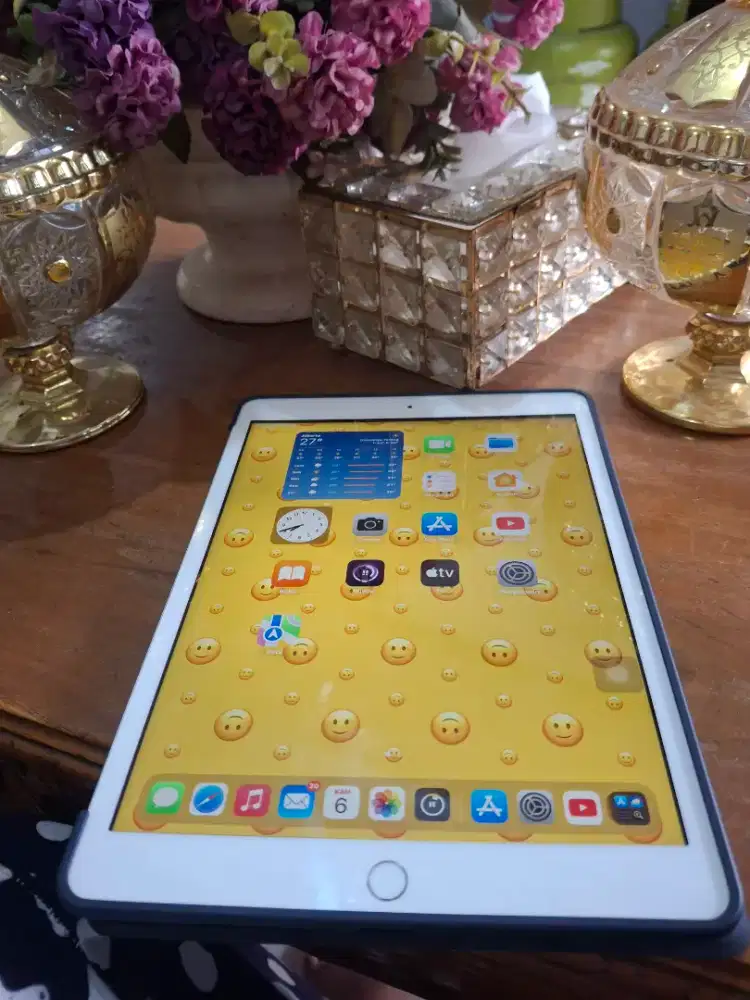 Apple ipad gen 8 128gb mulus komplit dus book free case