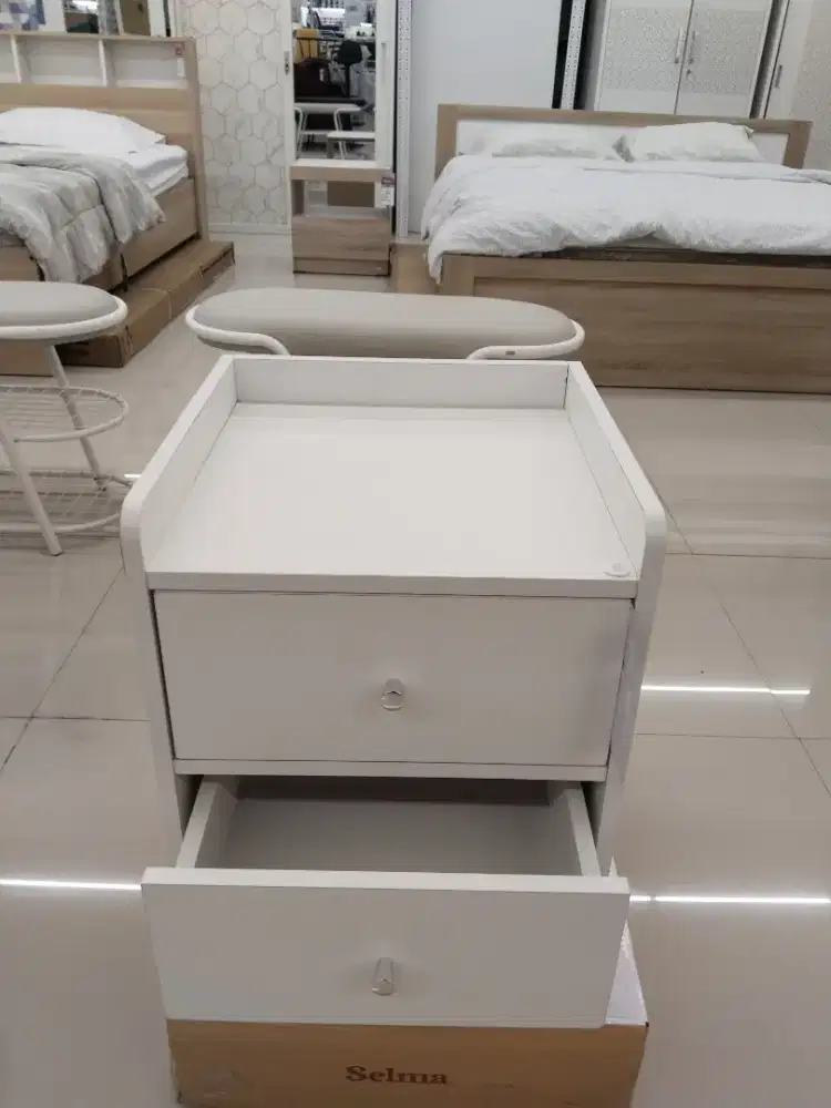 Kissa side cabinet