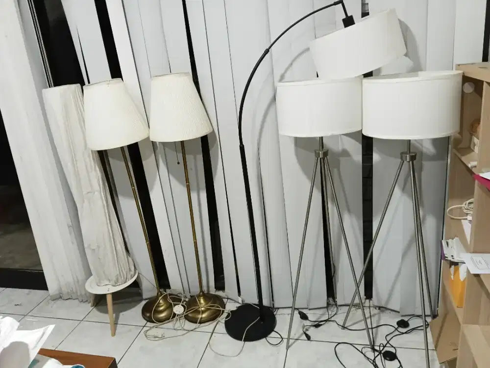 Lampu Lantai Berdiri