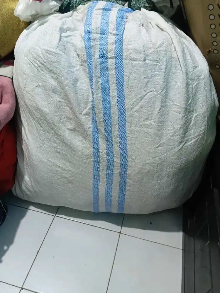 Baju bekas layak pakai
