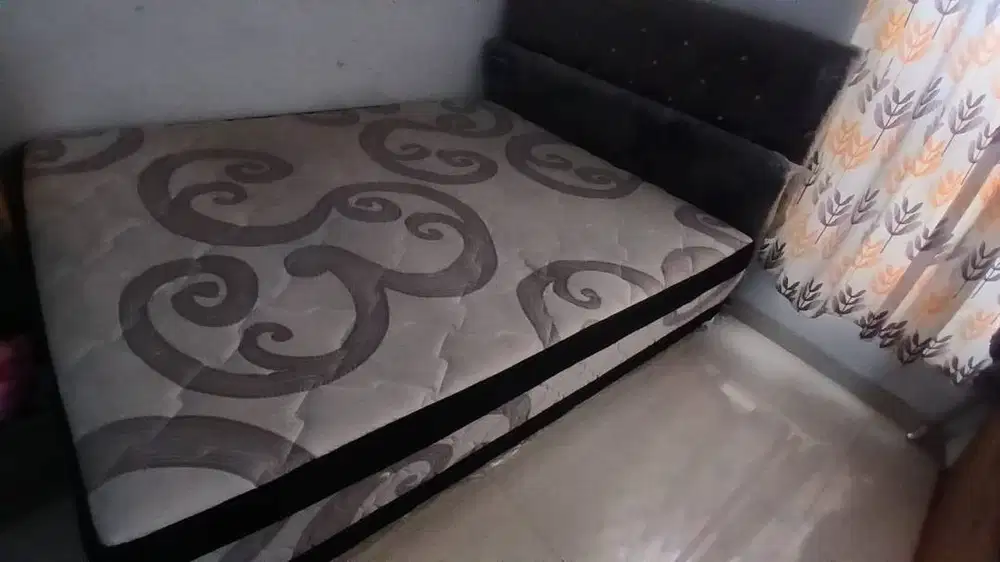 Jual sepaket Kasur, Sofa kasur, dan Kursi Kantor Putar Beroda