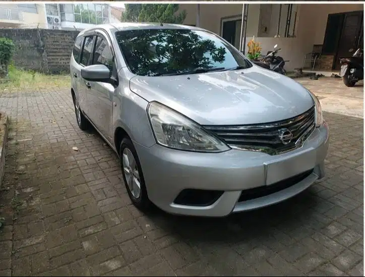 Dijual Nissan Grand Livina 1.5 SV AT 2013