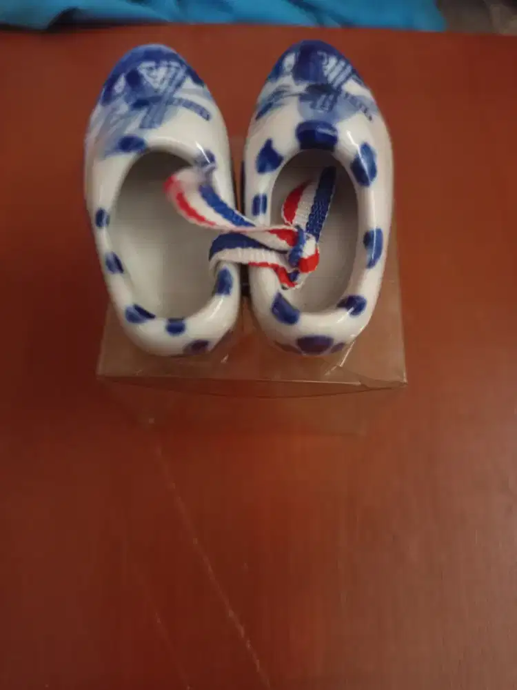 Sepatu kramik miature