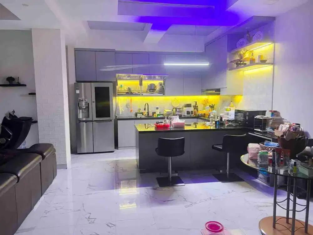 Super Canggih! Jual Rumah 3 Lantai Taman Ratu, Jakarta Barat