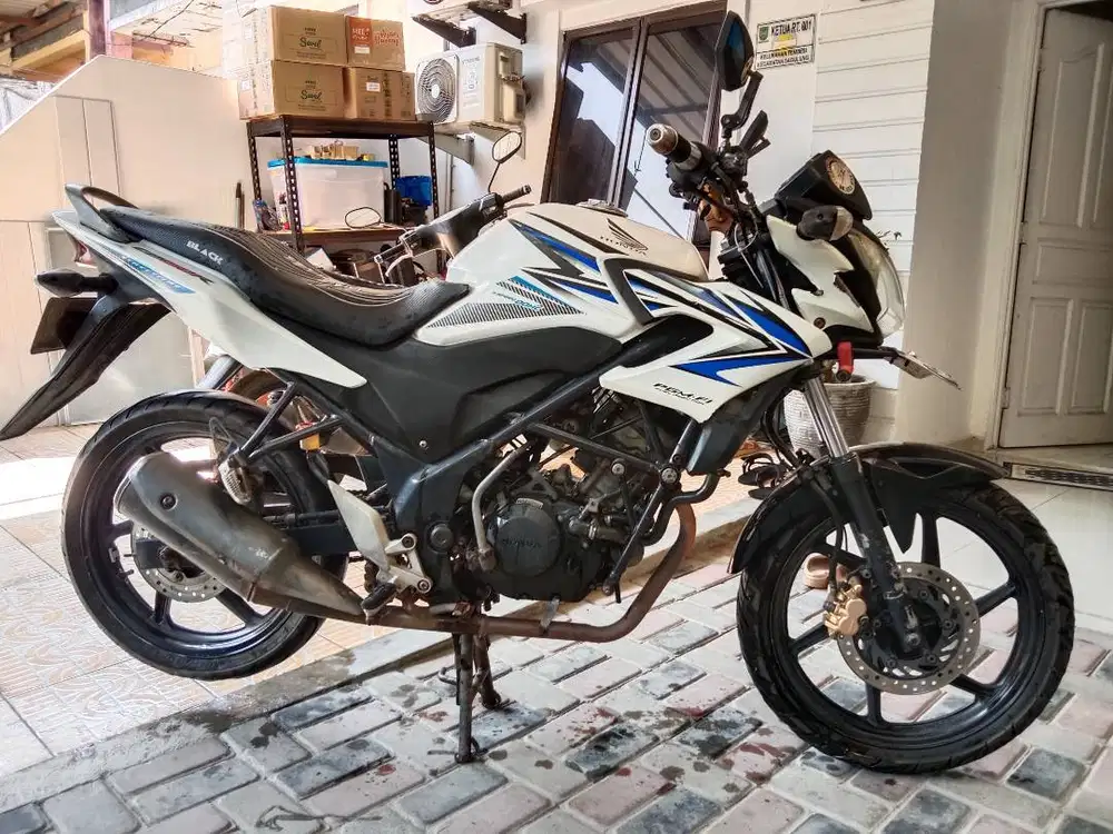JUAL MURAH !!!  MOTOR SPORT ORIGINAL - HONDA CB 150R