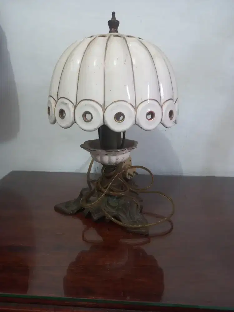 Lampu hias antik kecil