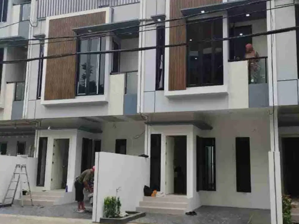 DI JUAL RUMAH 2 LANTAI MURAH LEGALITAS SHM DI TANJUNG BARAT PASAR MINGGU JAKARTA SELATAN