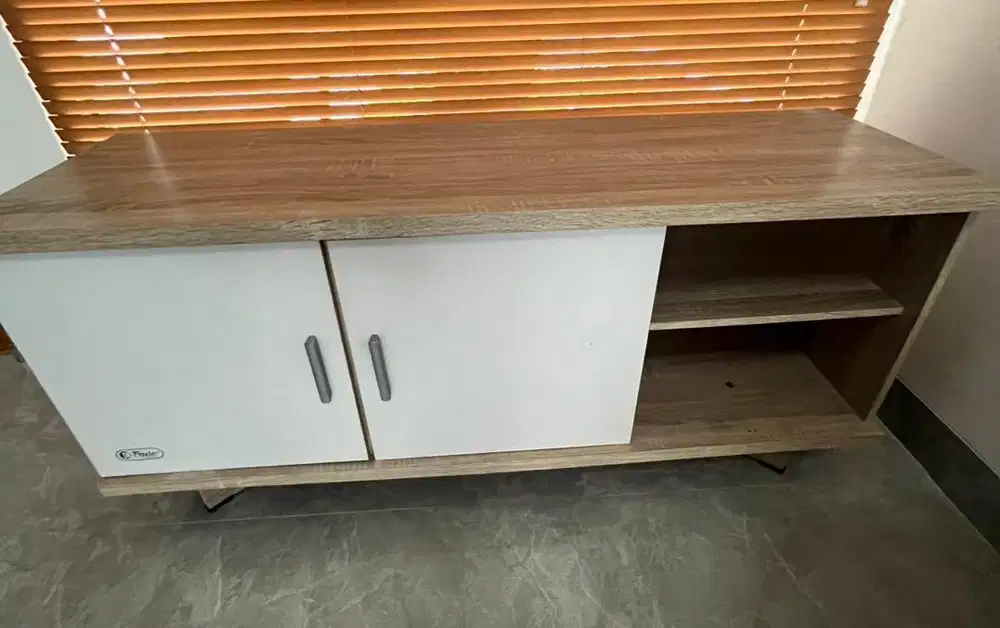 Meja TV Rak TV Bekas Berkualitas