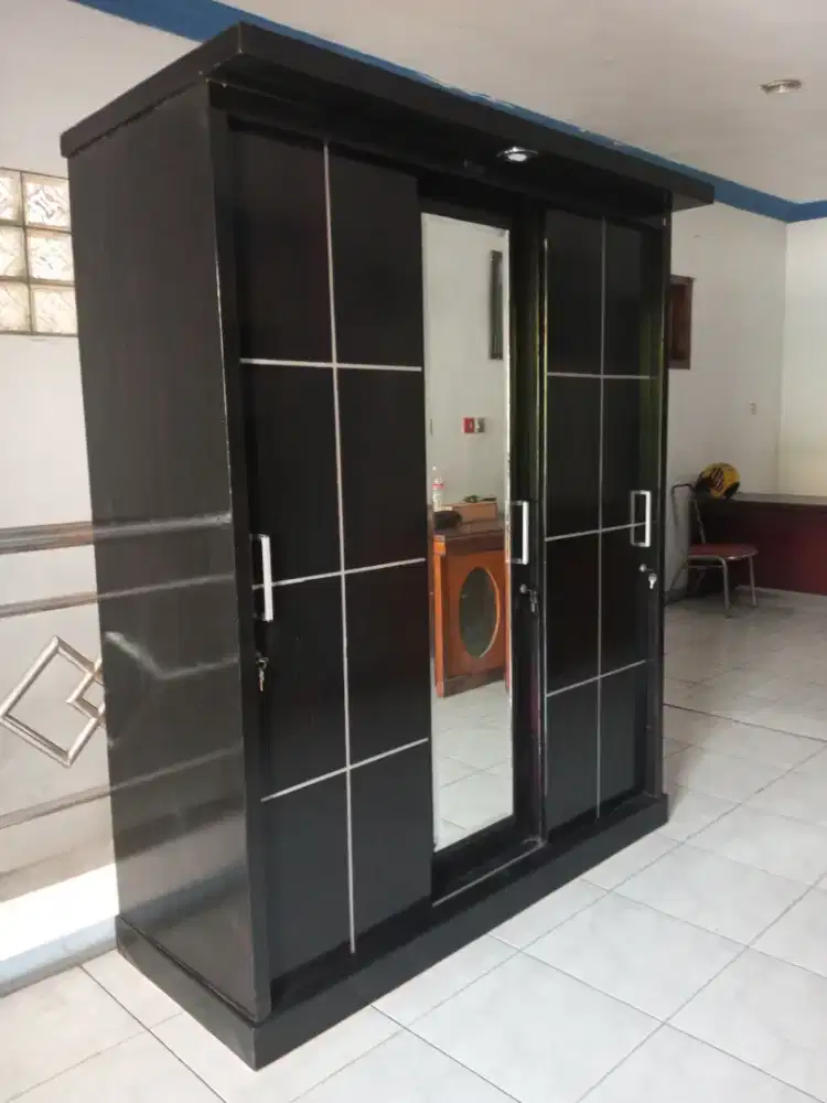 Lemari pakaian kayu 3 pintu sleding