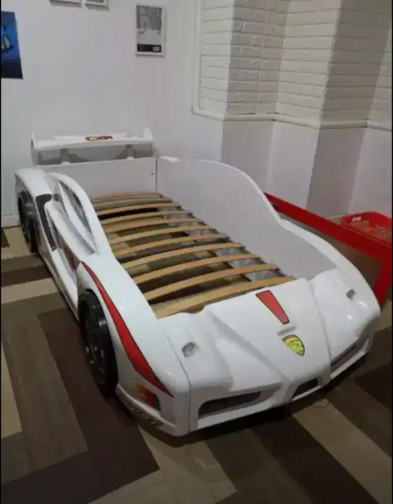 Tempat tidur mobil