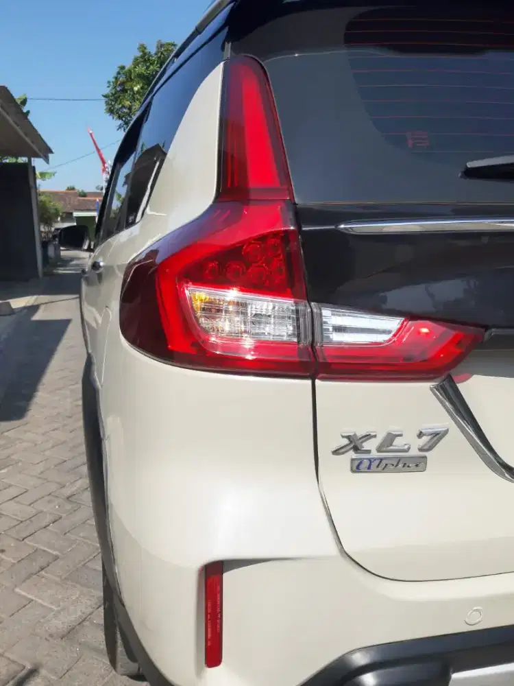 XL7 Alpha HYBRID A/T Type tertinggi warna favorite kondisi Fresh