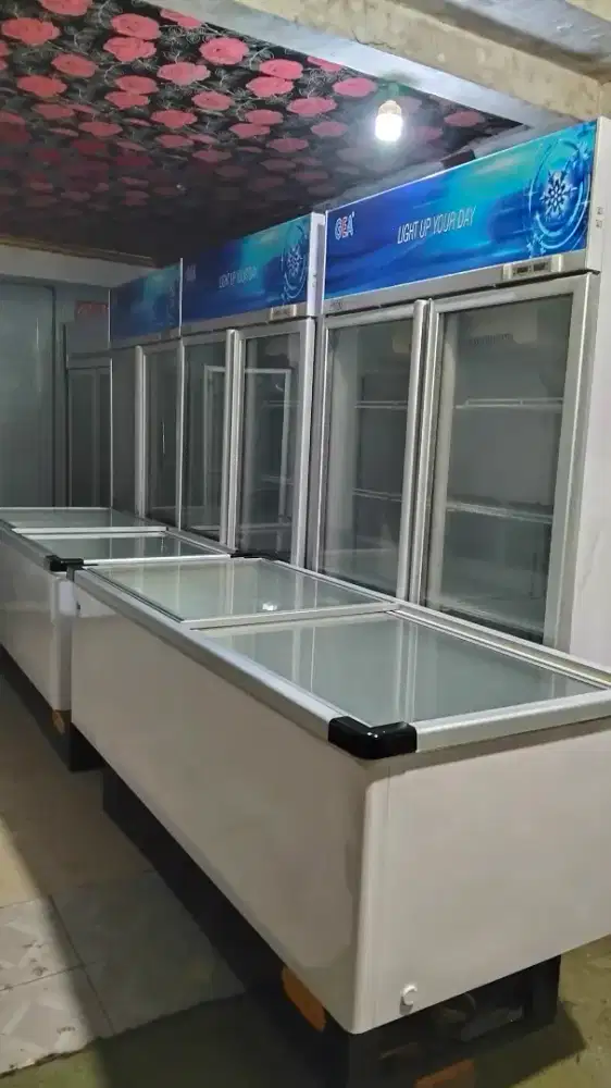 Showcase gea Kapasitas 1050 liter