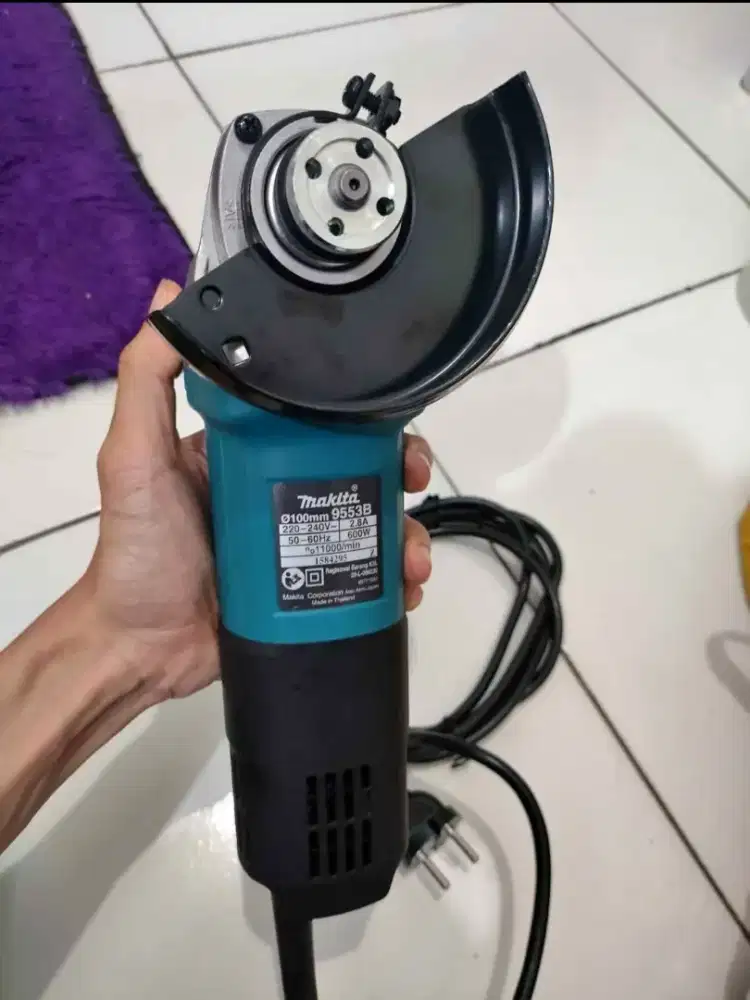 Gerinda makita 9553B
